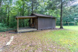 1352 Village Rd in Whitsett, NC - Foto de edificio - Building Photo