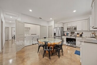 16374 County Rd 4100 in Lindale, TX - Foto de edificio - Building Photo