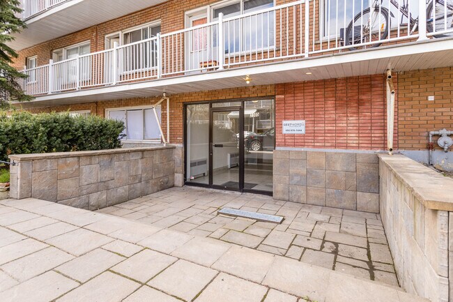 2305 Duff Court Rue in Montréal, QC - Building Photo - Building Photo