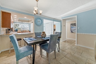 6703 Midnight Pass Rd in Sarasota, FL - Building Photo