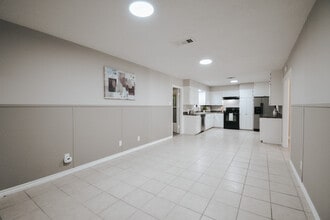 2004 Loma Vista Ave in Victoria, TX - Building Photo - Building Photo