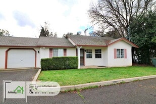 2875 Reservoir Ln in Redding, CA - Building Photo