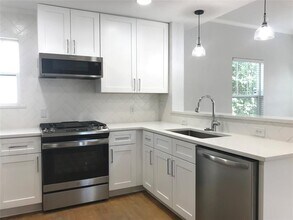 2924 E 13th St in Austin, TX - Building Photo - Building Photo