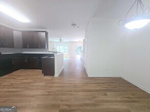 1318 Guilderoy Ln in Austell, GA - Foto de edificio - Building Photo