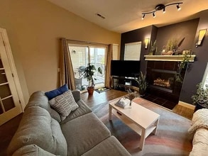 636 Grandview Ct, Unit 636 in Iowa City, IA - Building Photo - Building Photo