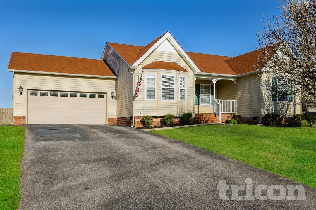 1605 Mary Ct in Columbia, TN - Building Photo