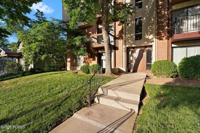 425 S 1000 E, Unit 201c in Salt Lake City, UT - Foto de edificio - Building Photo