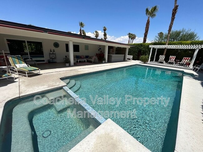 2885 E Venetia Rd in Palm Springs, CA - Building Photo - Building Photo