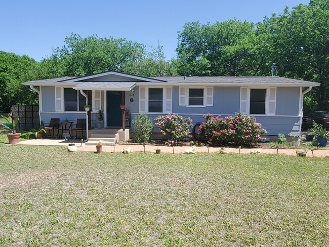 1003 Bugg Ln