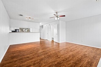 1848 River Crossing Cir in Austin, TX - Building Photo - Building Photo