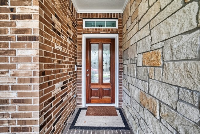 property at 66 S Longsford Cir