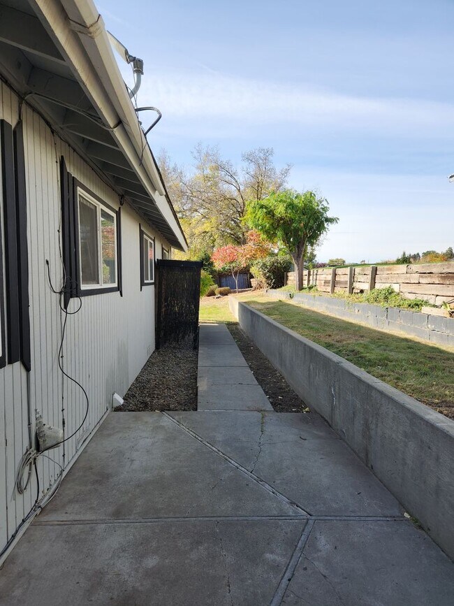 property at 318 N 5th St