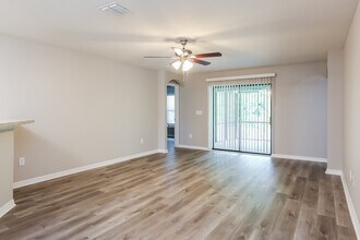 674 Chatham Walk Dr in Ruskin, FL - Building Photo - Building Photo