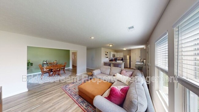 961 Louise Dr in Xenia, OH - Building Photo - Building Photo