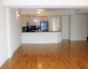 225 Grand St in Hoboken, NJ - Building Photo - Building Photo