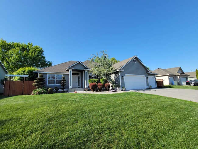 333 Molokai St in Richland, WA - Building Photo - Building Photo