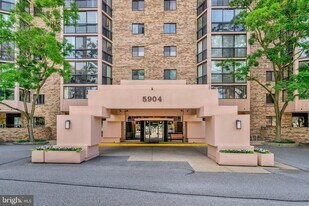 5904 Mt Eagle Dr, Unit 812 in Alexandria, VA - Building Photo