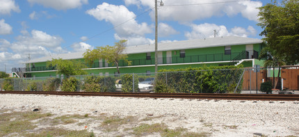 Pompano Terrace I & II in Pompano Beach, FL - Foto de edificio - Building Photo