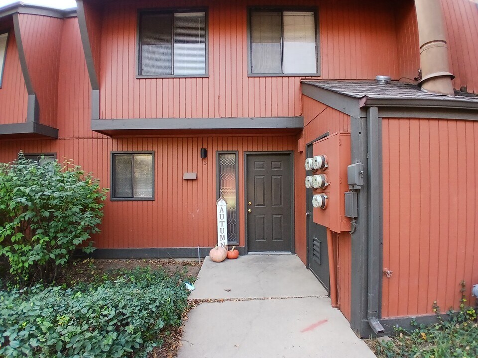 1625 W Elizabeth St, Unit E-3 in Fort Collins, CO - Building Photo