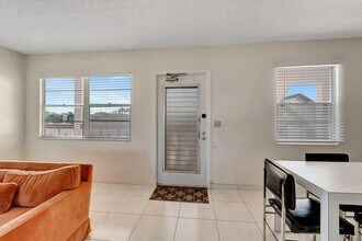 2002 Cornwall Dr in Boca Raton, FL - Building Photo - Building Photo