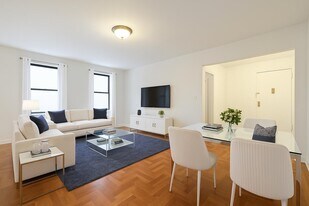 44 Bennett Ave in New York, NY - Building Photo