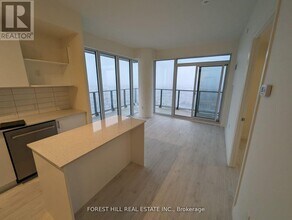 9000 Jane St in Vaughan, ON - Building Photo - Building Photo
