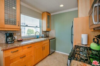 2101 Ocean Ave in Santa Monica, CA - Foto de edificio - Building Photo