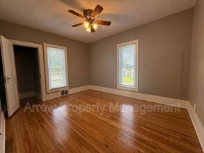 1105 Peach St in Lincoln, NE - Building Photo - Building Photo