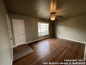 428 Bryn Mawr Dr in San Antonio, TX - Building Photo - Building Photo