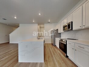 6741 Atlantic Bch Ave in Wesley Chapel, FL - Foto de edificio - Building Photo