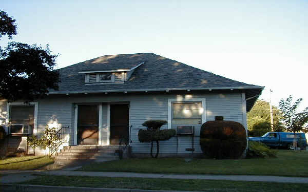 25 W Vine St in Lodi, CA - Building Photo