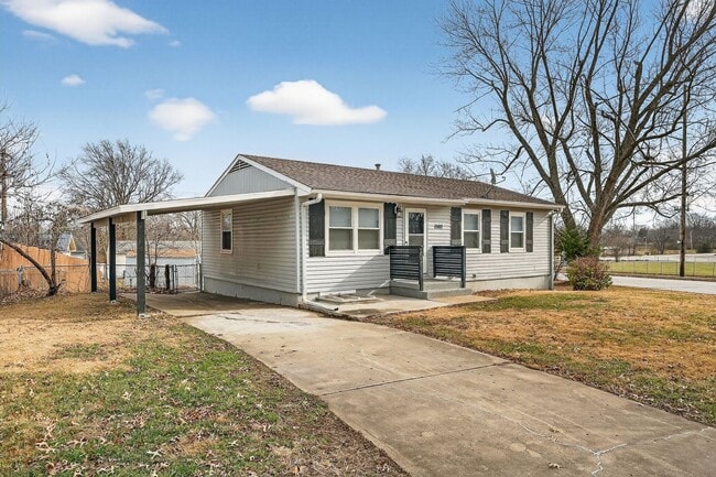 13811 10th Terrace in Grandview, MO - Building Photo - Building Photo