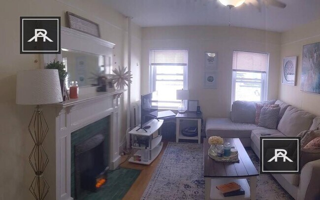 1305 Commonwealth Ave in Boston, MA - Building Photo - Building Photo