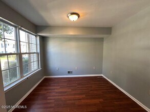 26 Giera Ct in Sayreville, NJ - Building Photo - Building Photo