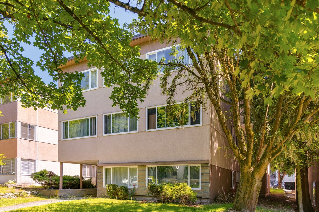 8656 Cartier St in Vancouver, BC - Building Photo