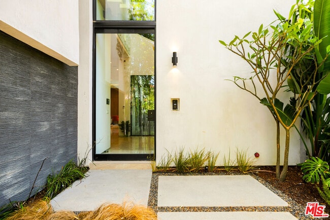 619 N Harper Ave in Los Angeles, CA - Building Photo - Building Photo