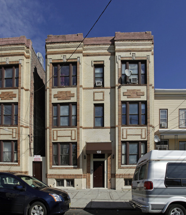 136 Winfield Ave in Jersey City, NJ - Building Photo - Building Photo