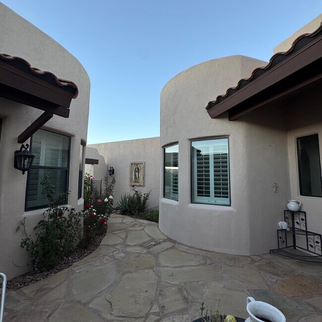 1111 Vista De Los Alamos in Rio Rico, AZ - Building Photo - Building Photo