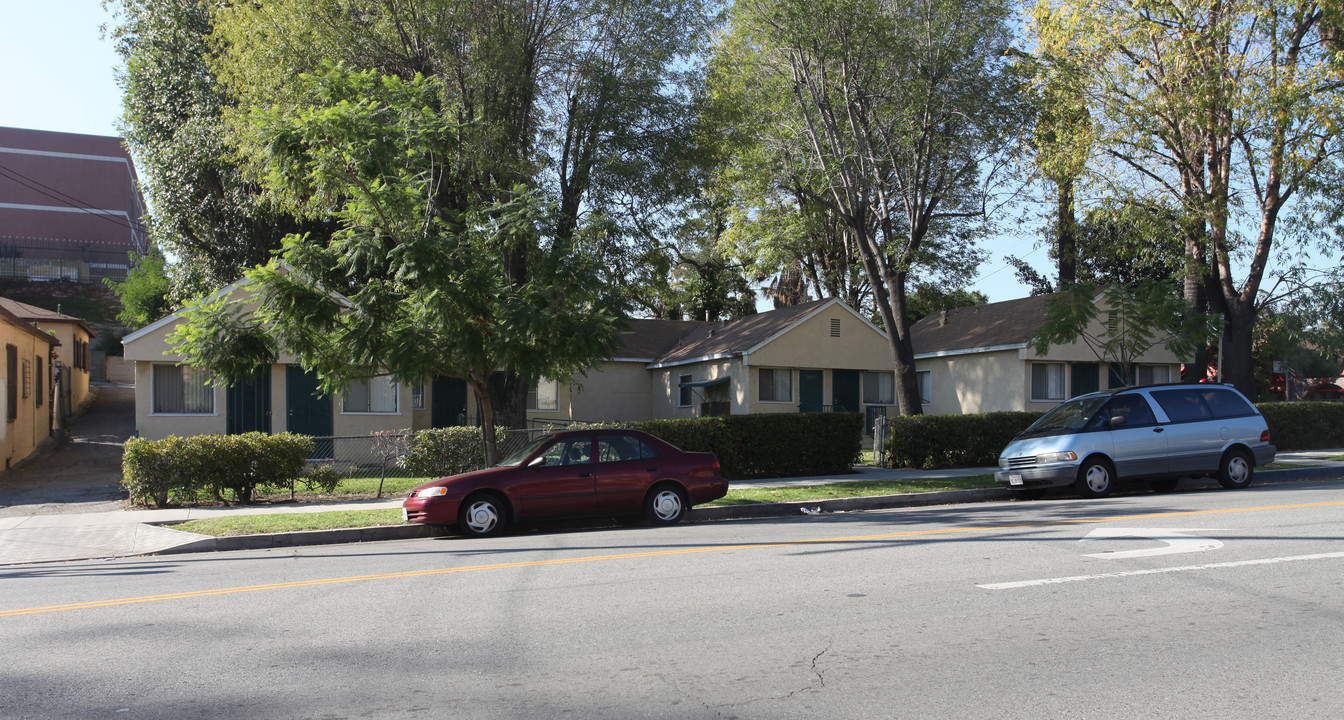 2249 Lincoln Park Ave in Los Angeles, CA - Building Photo