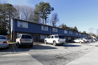 Brookdale Townhomes in Cary, NC - Building Photo - Building Photo