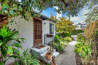 2339 Abbot Kinney Blvd, Unit 2341 in Venice, CA - Foto de edificio - Building Photo