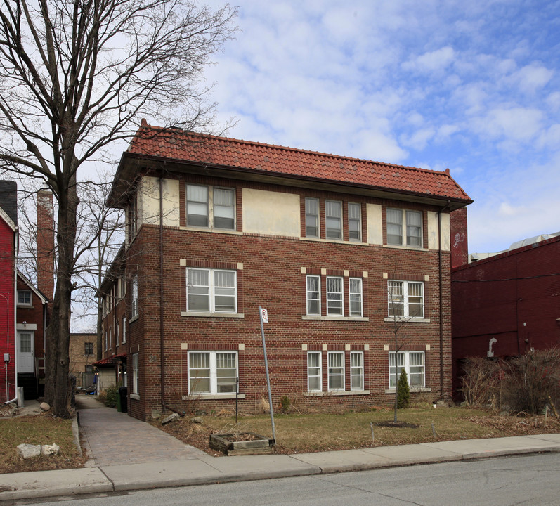 20 Roselawn Ave in Toronto, ON - Building Photo