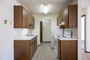 Winnie Apartments in Fargo, ND - Building Photo