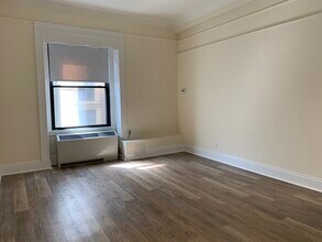 62 Boylston St, Unit 202 in Boston, MA - Building Photo - Building Photo