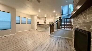 75 N Raven Mine Dr in Colorado Springs, CO - Building Photo - Building Photo