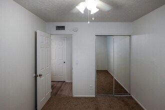 328 E Dunbar Dr in Tempe, AZ - Building Photo - Building Photo