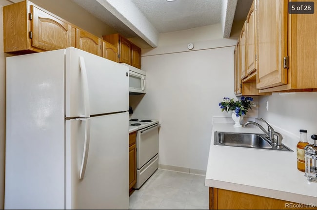 800 W Belleview Ave, Unit 204