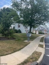 193 Jonathan Pl in Franklin Township, NJ - Foto de edificio - Building Photo