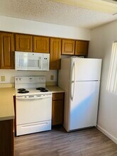 1130 Lake Shore Dr in Lake Park, FL - Foto de edificio - Building Photo