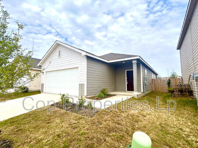3210 Dreamweaver in San Antonio, TX - Building Photo - Building Photo